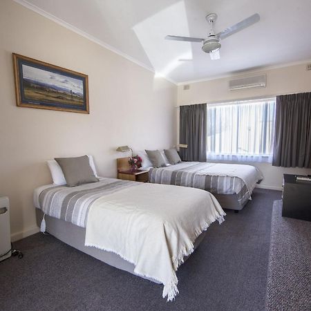 Redhill Cooma Motor Inn Экстерьер фото