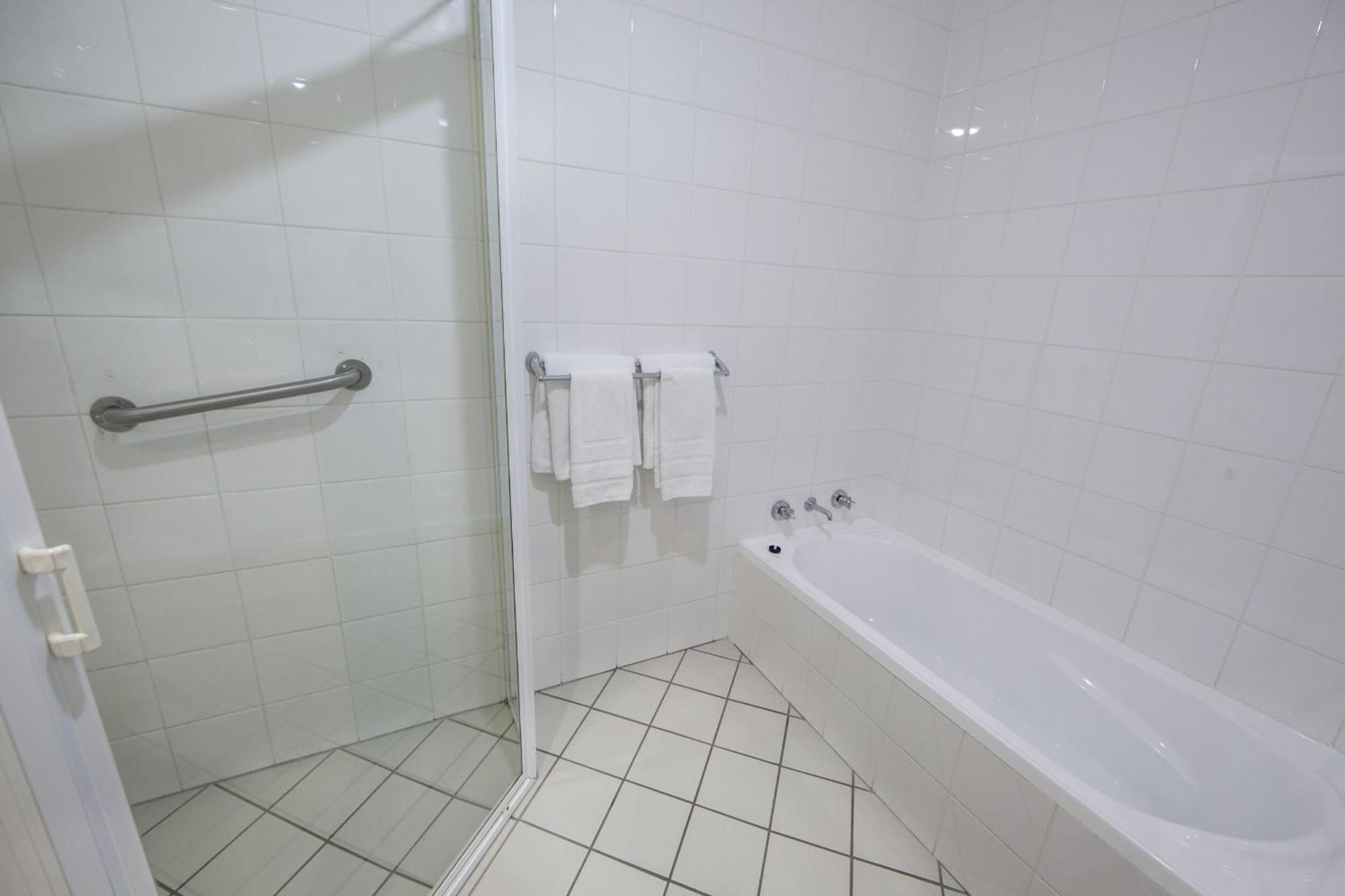 Redhill Cooma Motor Inn Экстерьер фото