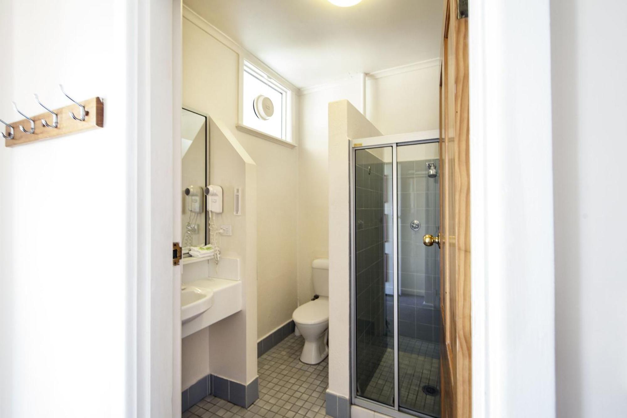 Redhill Cooma Motor Inn Экстерьер фото