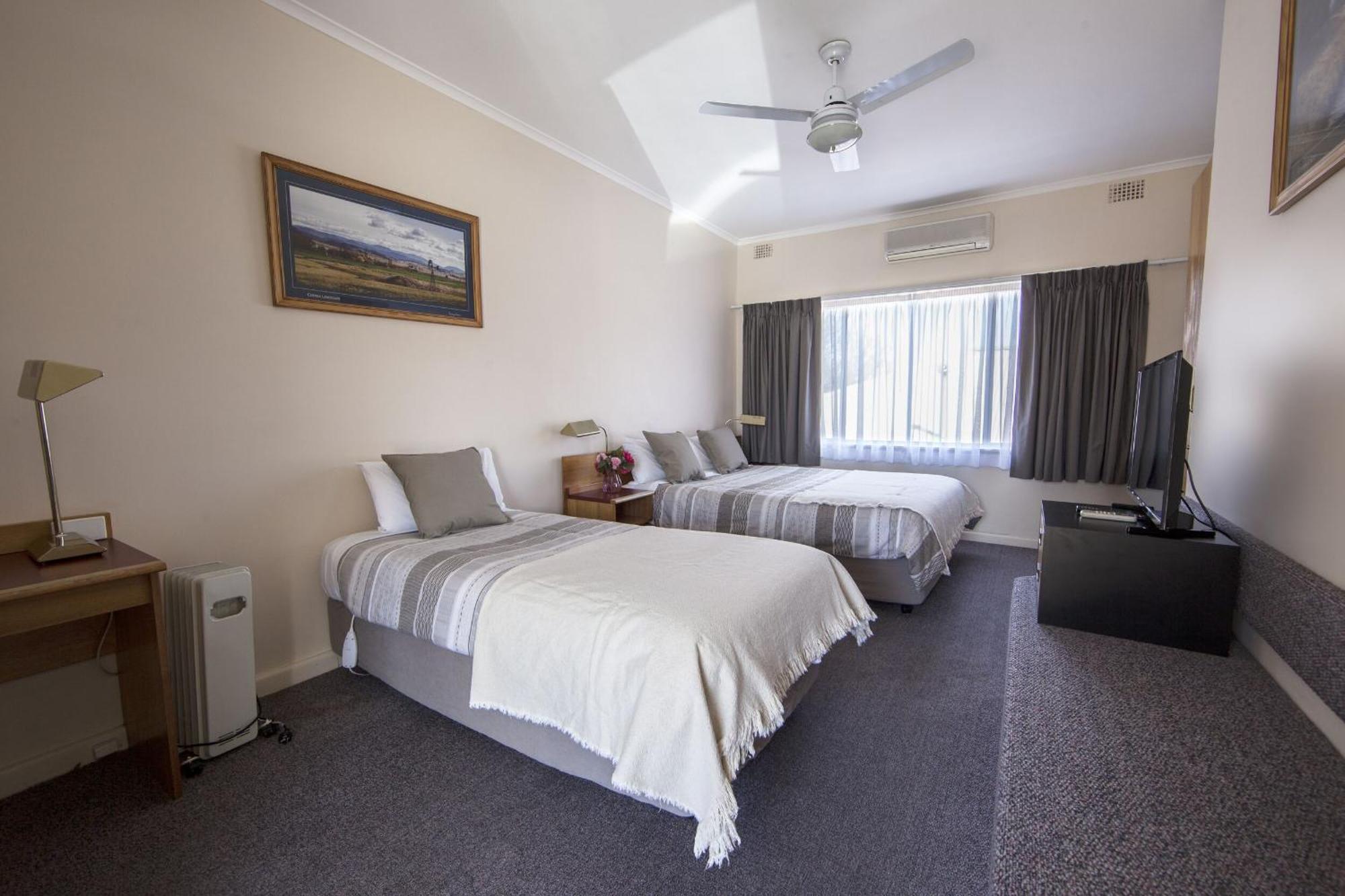 Redhill Cooma Motor Inn Экстерьер фото