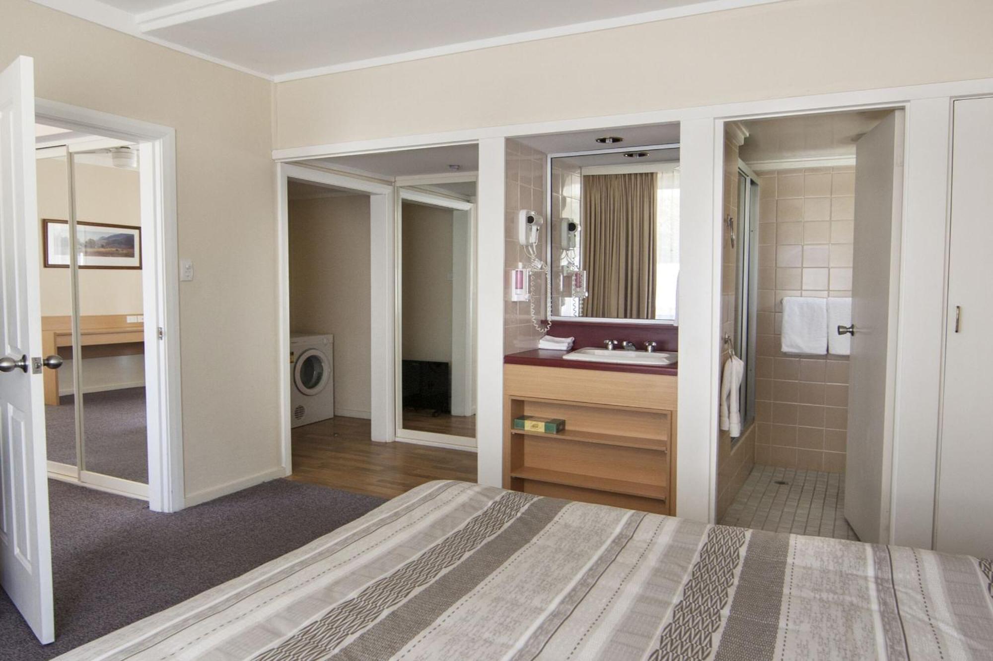 Redhill Cooma Motor Inn Экстерьер фото