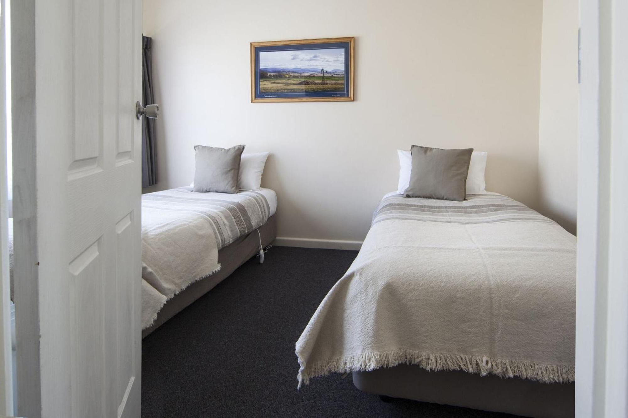 Redhill Cooma Motor Inn Экстерьер фото