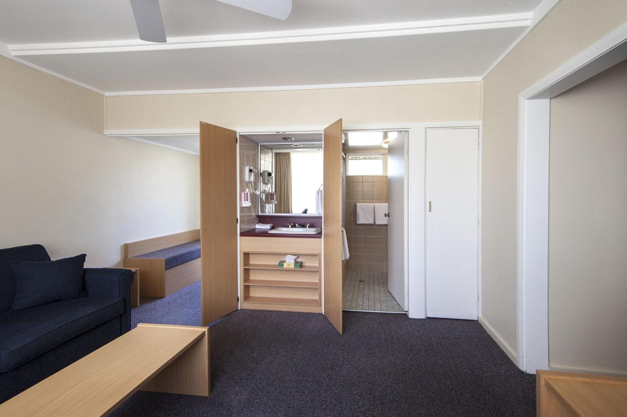 Redhill Cooma Motor Inn Экстерьер фото