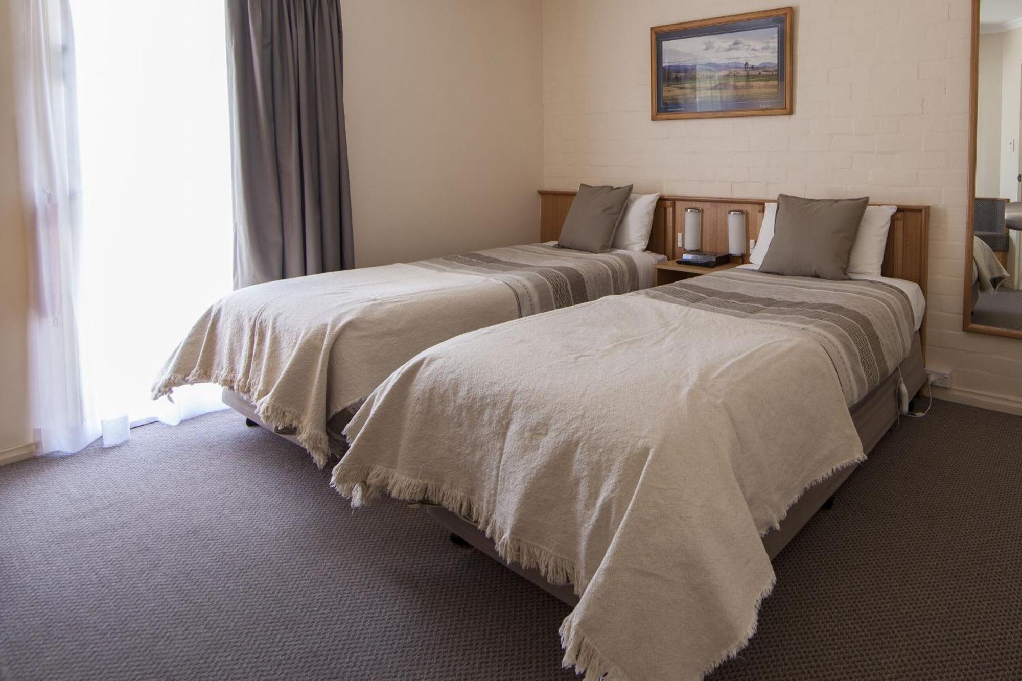 Redhill Cooma Motor Inn Экстерьер фото