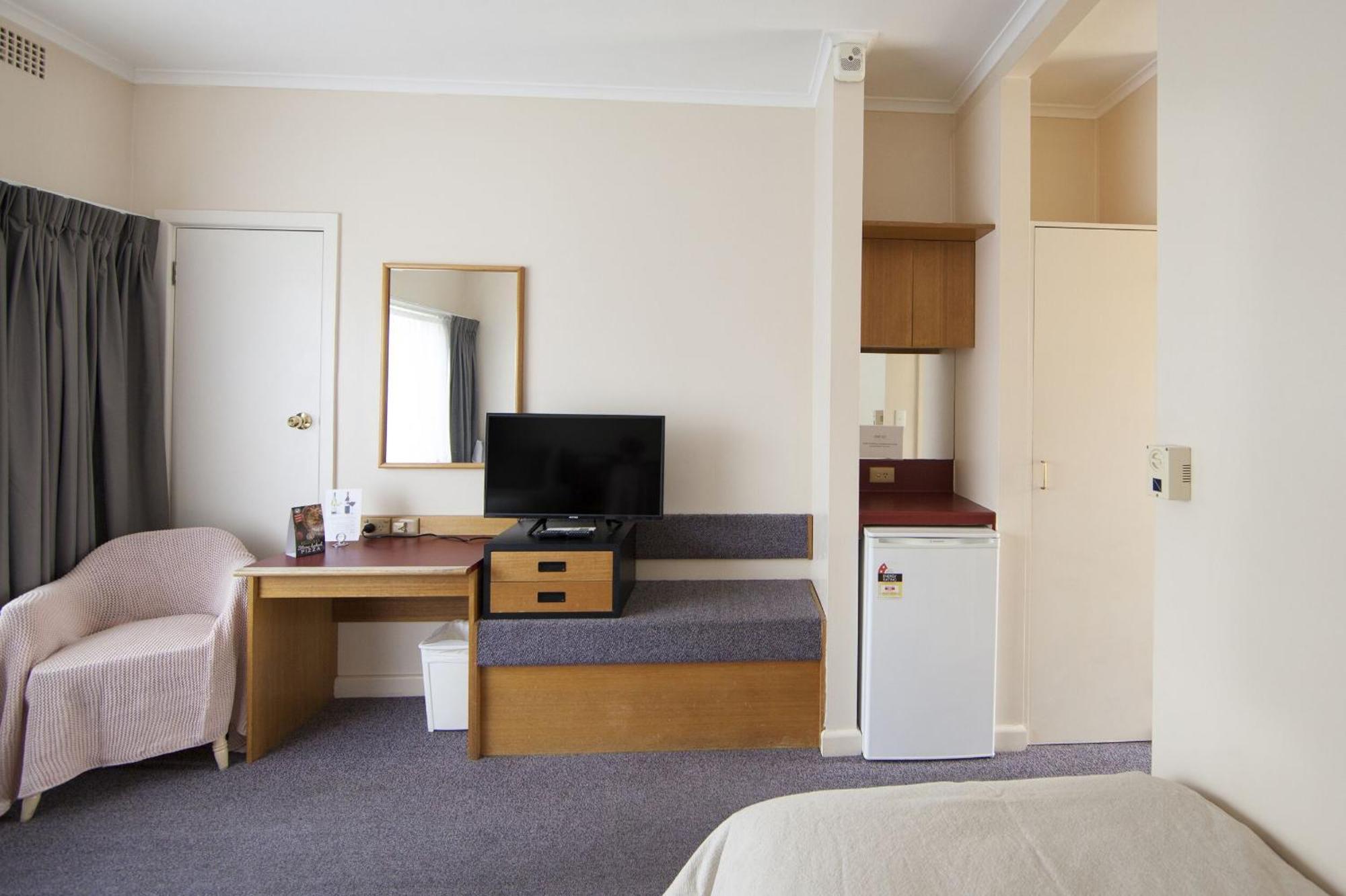 Redhill Cooma Motor Inn Экстерьер фото