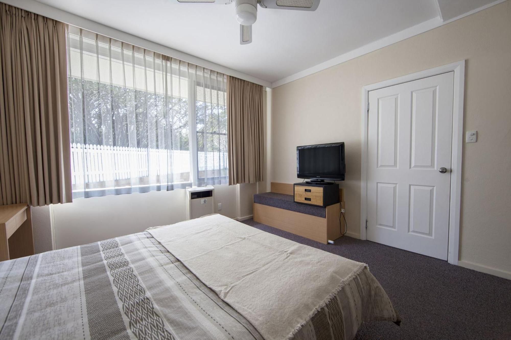 Redhill Cooma Motor Inn Экстерьер фото