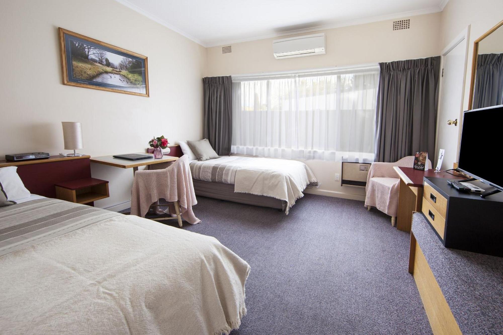 Redhill Cooma Motor Inn Экстерьер фото