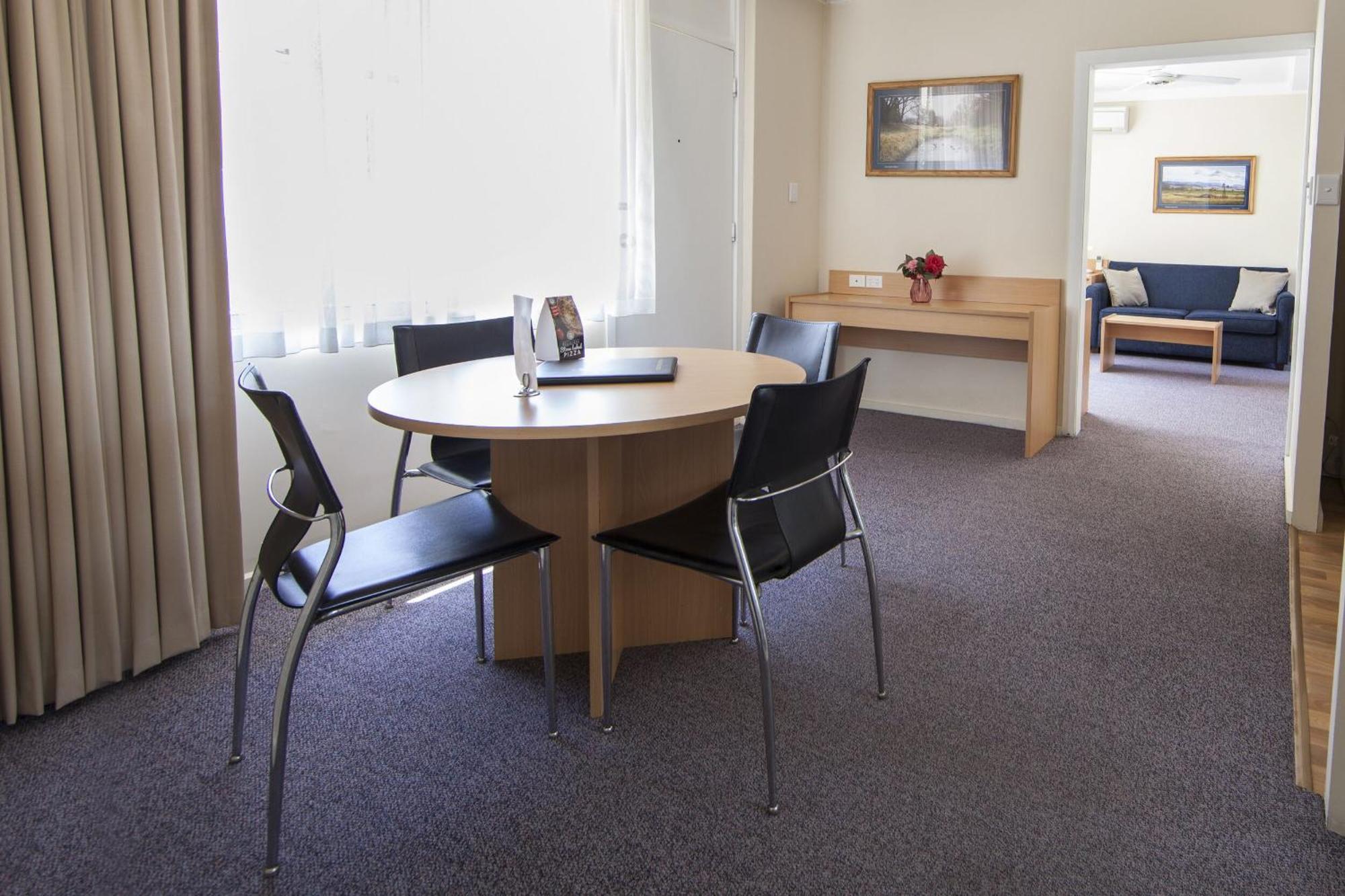 Redhill Cooma Motor Inn Экстерьер фото