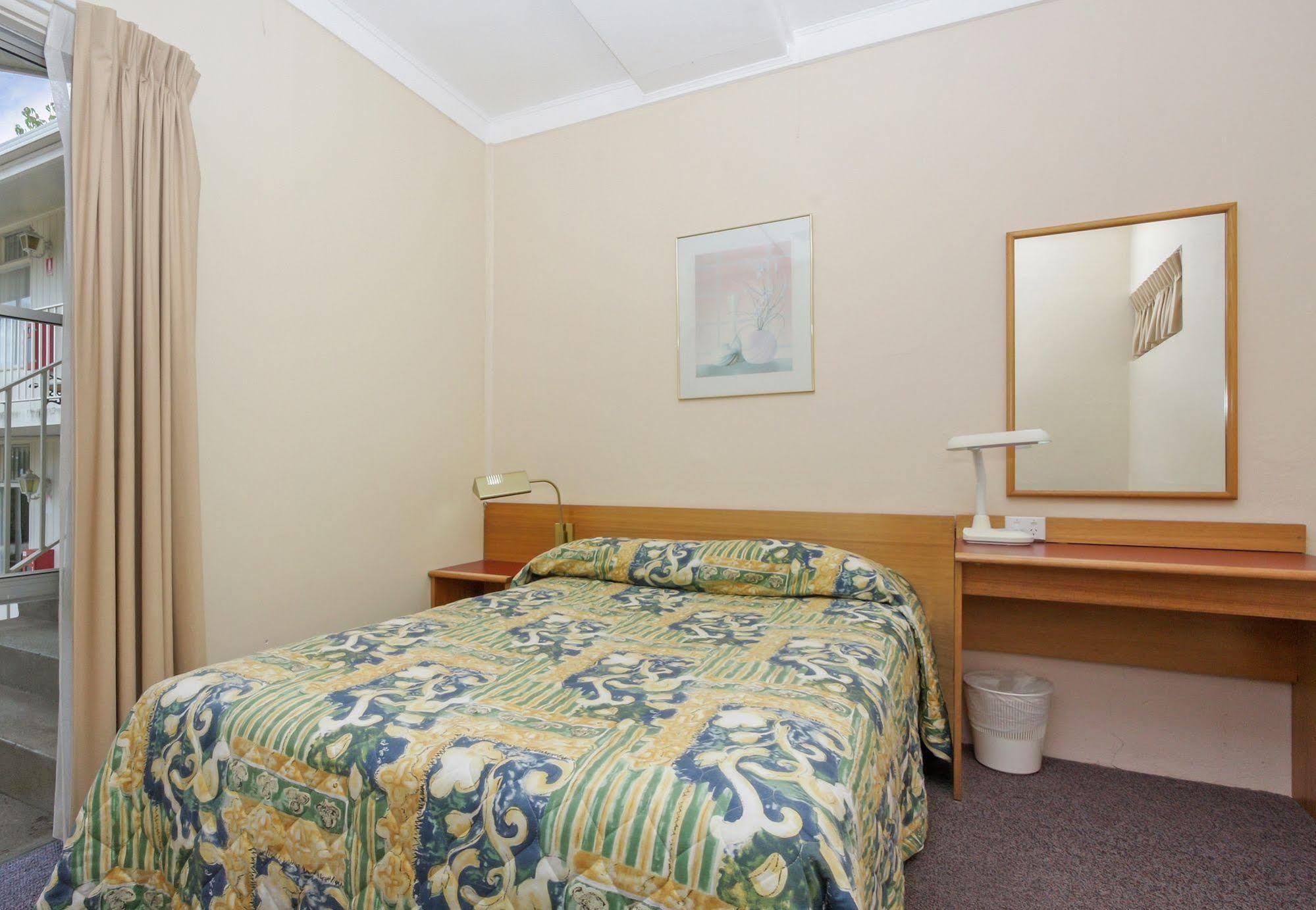Redhill Cooma Motor Inn Экстерьер фото