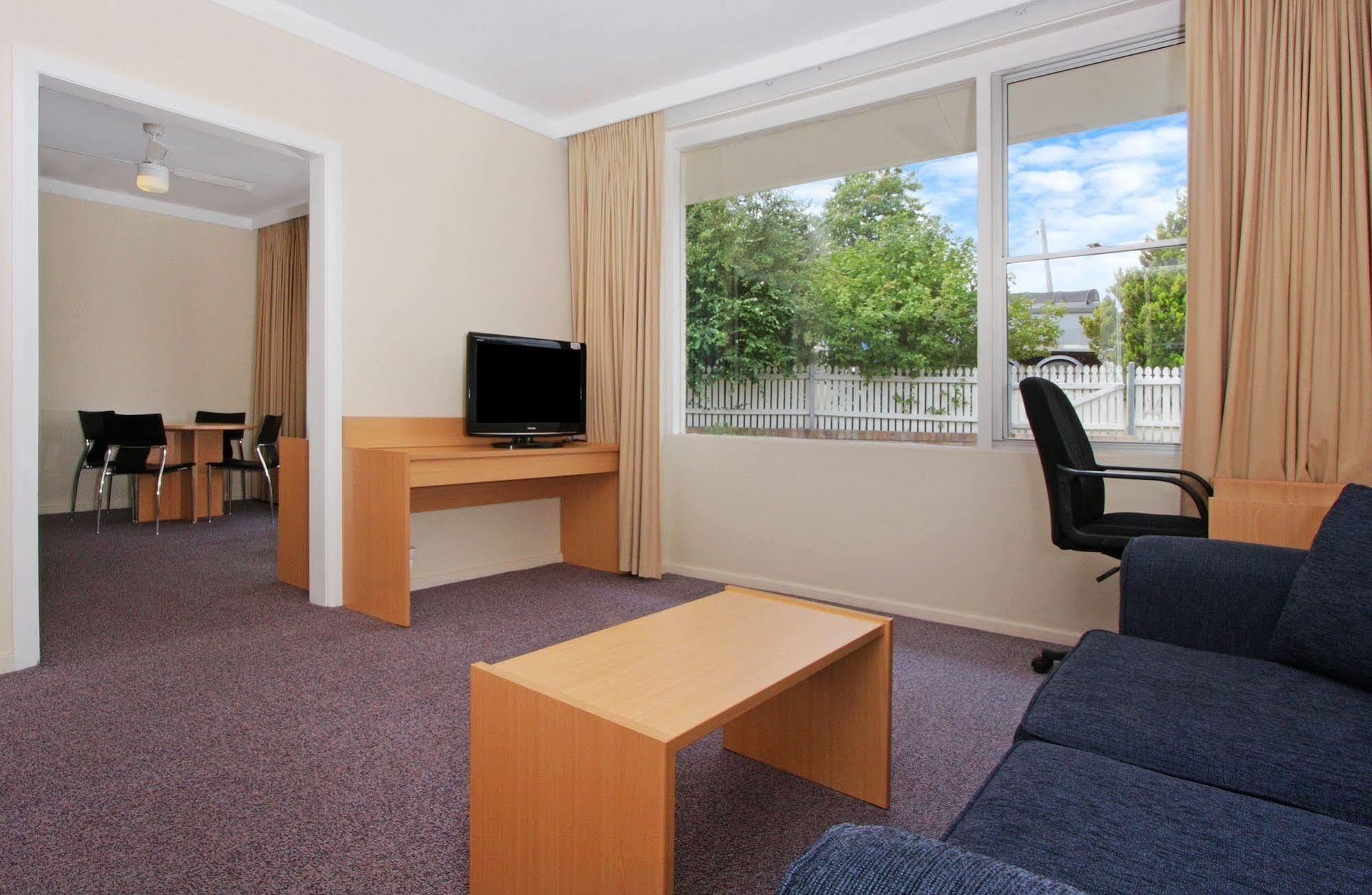 Redhill Cooma Motor Inn Экстерьер фото