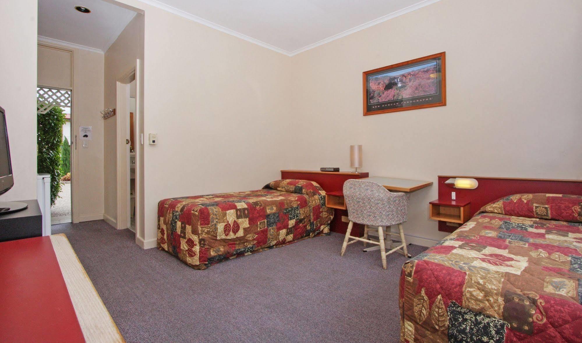 Redhill Cooma Motor Inn Экстерьер фото