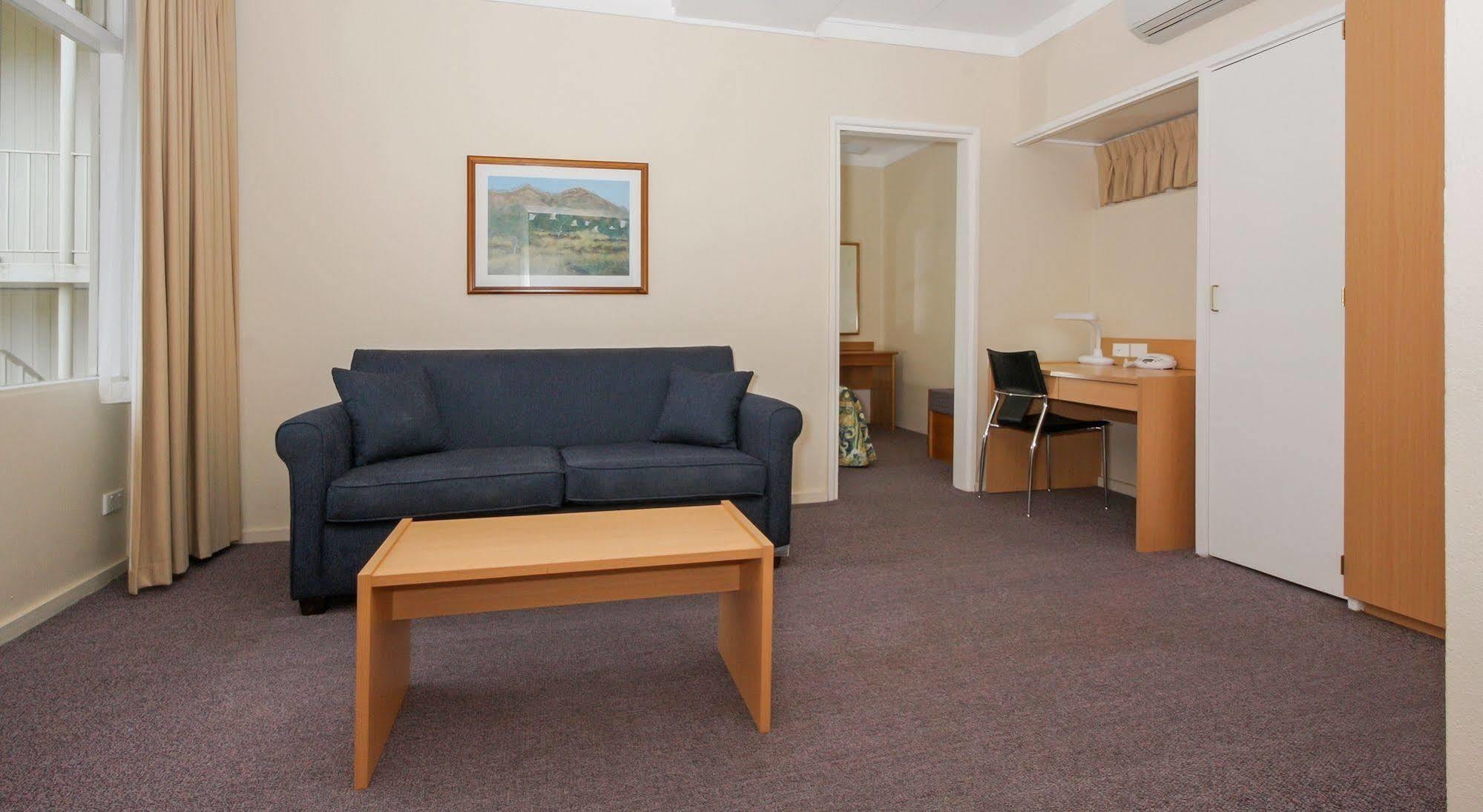 Redhill Cooma Motor Inn Экстерьер фото