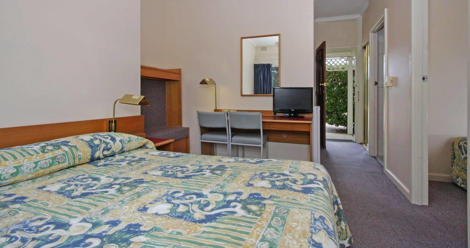Redhill Cooma Motor Inn Экстерьер фото
