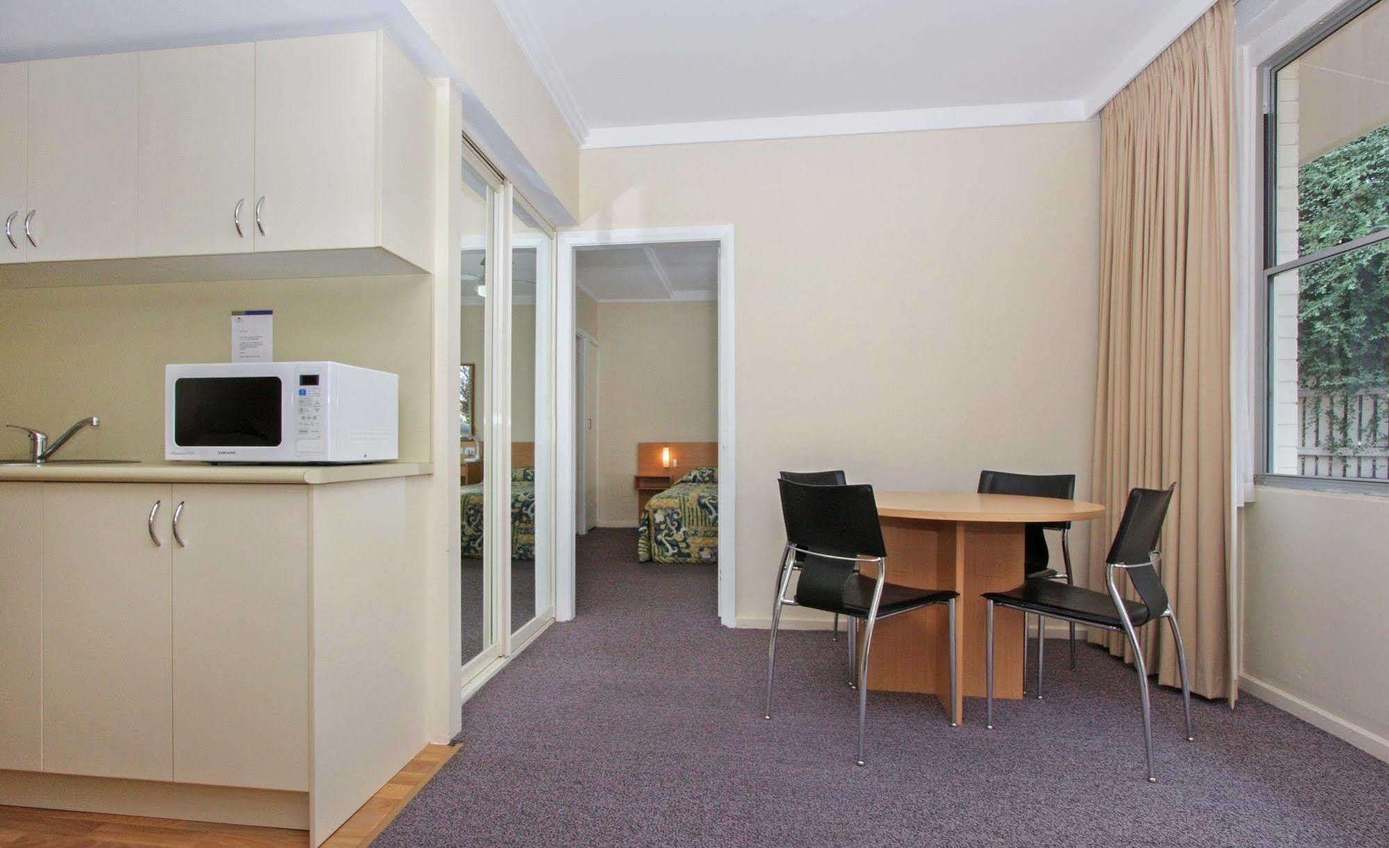 Redhill Cooma Motor Inn Экстерьер фото
