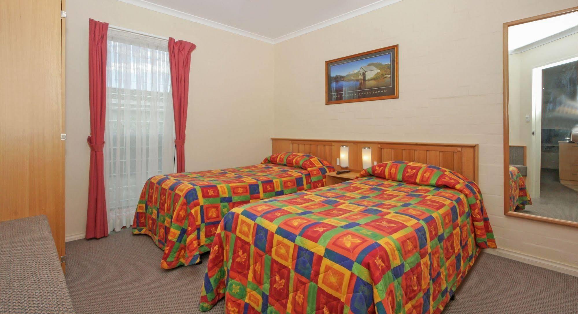 Redhill Cooma Motor Inn Экстерьер фото