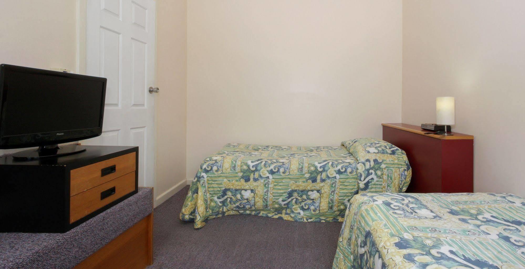 Redhill Cooma Motor Inn Экстерьер фото