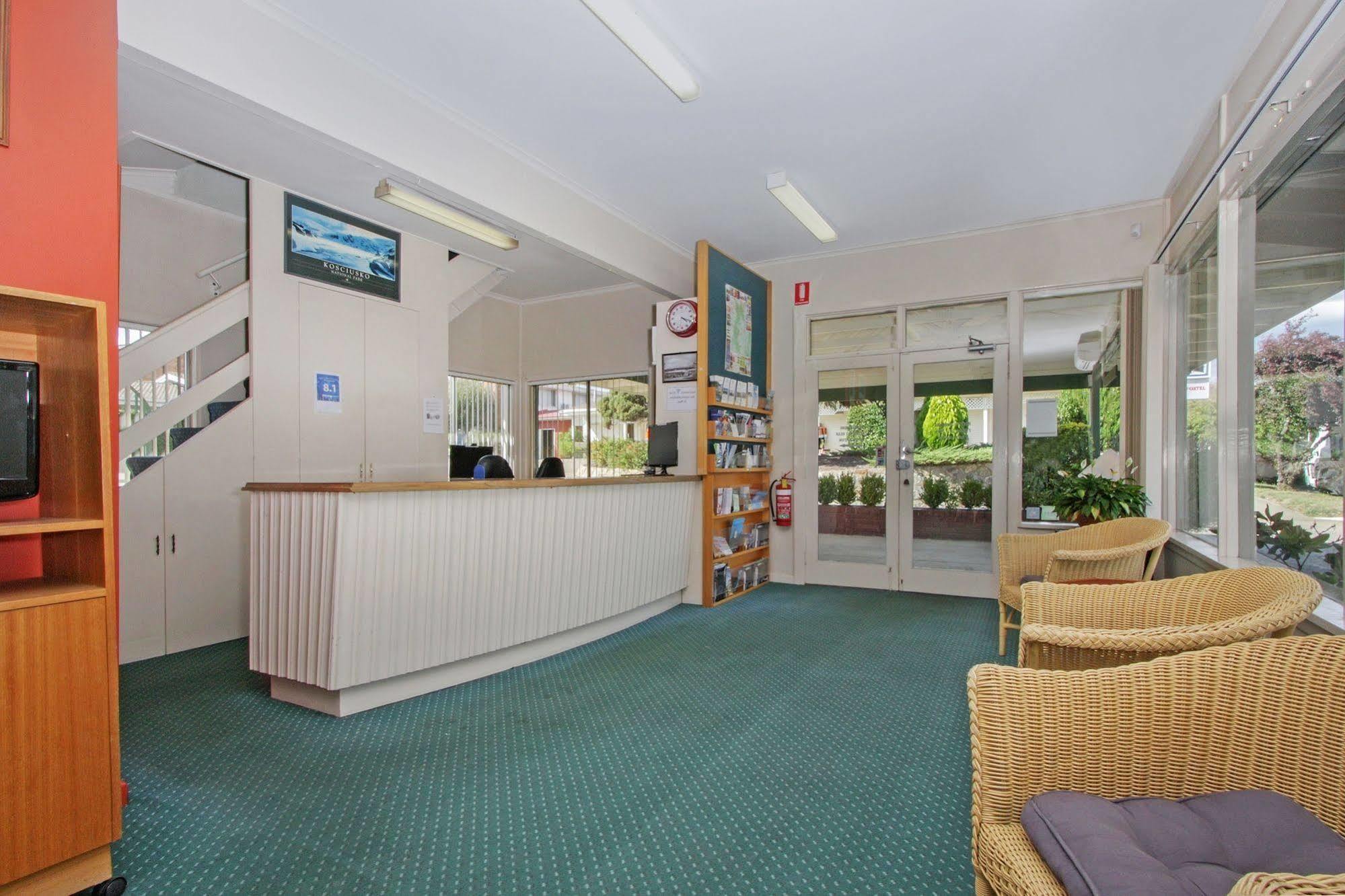 Redhill Cooma Motor Inn Экстерьер фото